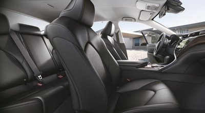 В салоне нового седана Toyota Camry