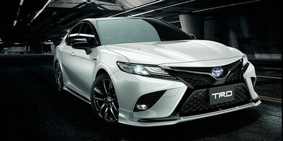Toyota Camry в фирменном тюнинге TRD