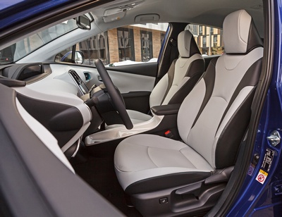 В салоне Toyota Prius